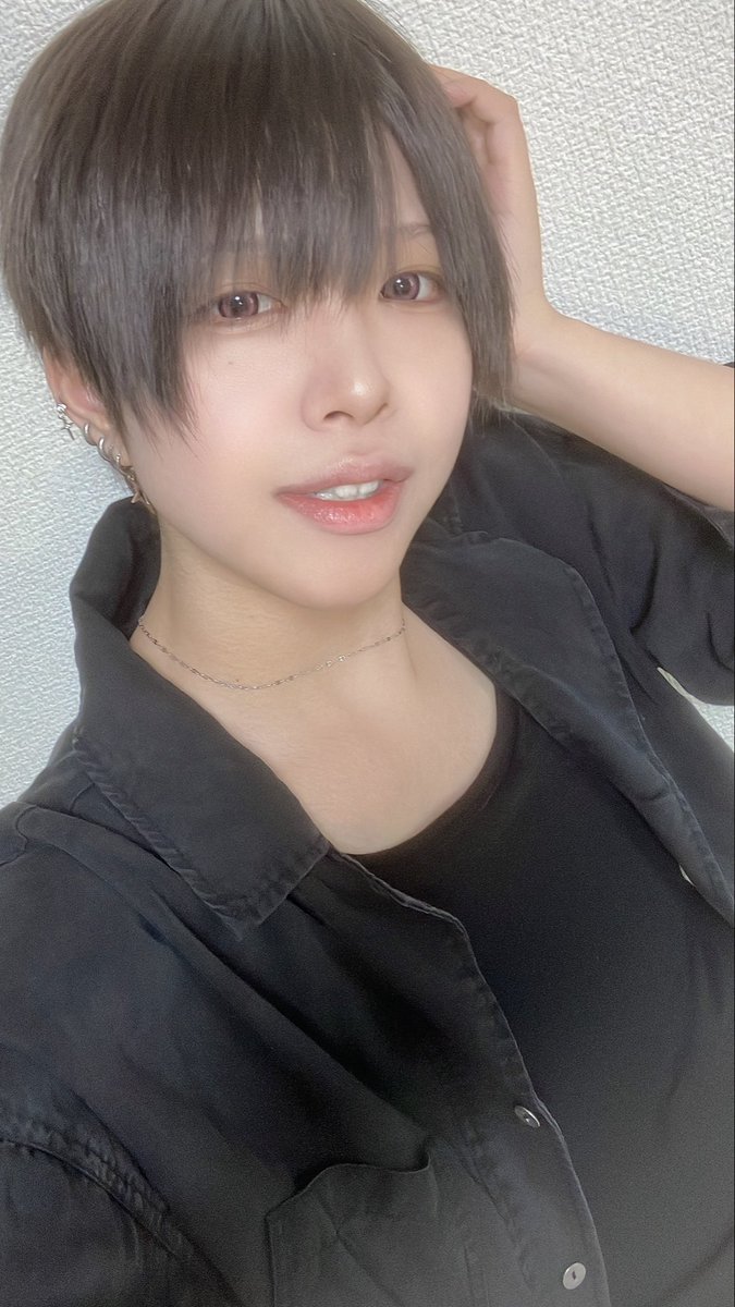 skkmm__'s tweet image. 本日からjewel【@jewel_changemen 】新メンバーになりました榊 紀(ｻｶｷ ｶﾅﾒ)です💎❤️

情熱のルビーの様に自分らしく真っ直ぐに輝きを貴方へ届けたい

僕の事、段々と知ってくれたら嬉しいです

見つけて良かったと思ってもらえるよう頑張ります🥀✧

#男装グループjewel 
#jewel 
#男装女子