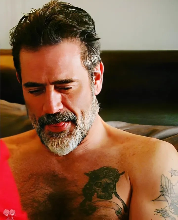 Jeffrey Dean Morgan like this, shirtless, looking down... help me 😩❤️
Dark wet and messy hair, perfect salt-and-pepper beard with that touch of white, half-closed eyes, slightly open mouth...
Broad chest with that bold skull tattoo, chest hair, strong shoulders...
This man is