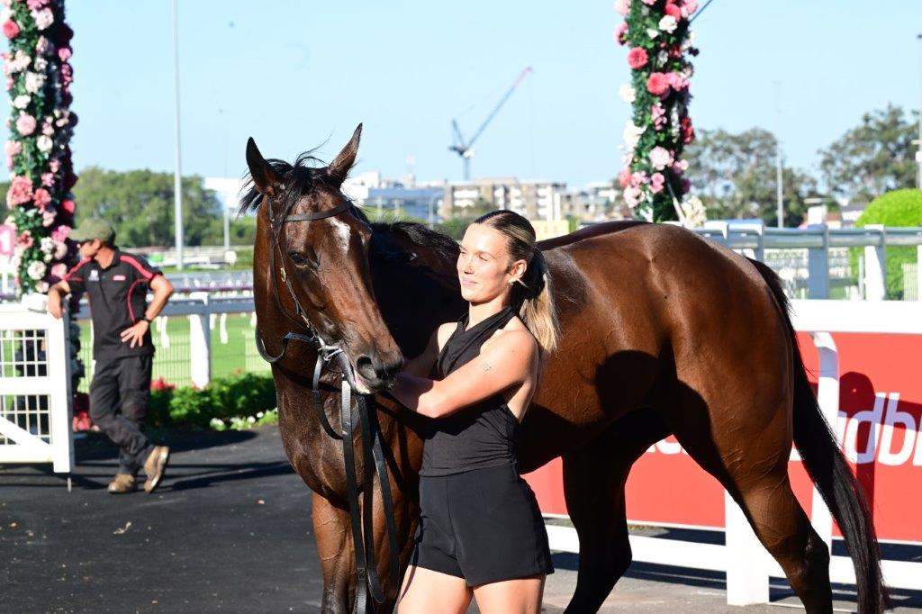 tonygollan's tweet photo. 💥TRACKSIDE WINNER OF THE WEEK 💥
Our #WinnerOfTheWeek presented by Trackside Photography is Moulin Miss.
4yo mare Moulin Miss won the BM68 Hcp over 1000m at Eagle Farm on Wednesday by nearly 3 lengths ridden by Chelsea Baker & strapped by Annabel Mather with Kaiyana May. https://t.co/Y2H23bq1K9