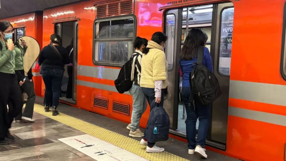 AztecaNoticias's tweet image. #MetroCDMX aplica marcha de seguridad por #lluvias

Debido a la presencia de lluvia en distintos puntos de la ciudad, el Metro implementa marcha de #seguridad en las Líneas 1, 8, 12 y B, lo que reduce la velocidad de los trenes para garantizar un trayecto seguro