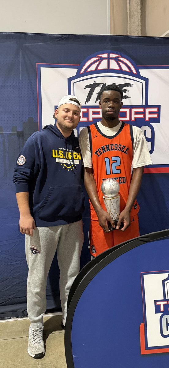 B_Medzo14's tweet photo. Great weekend of basketball against high level talent. We went 4-1 to take the 17U sliver bracket championship.  #AAU #tipoffclassic #17U #tennesseeunited https://t.co/L7i6U7GrCI