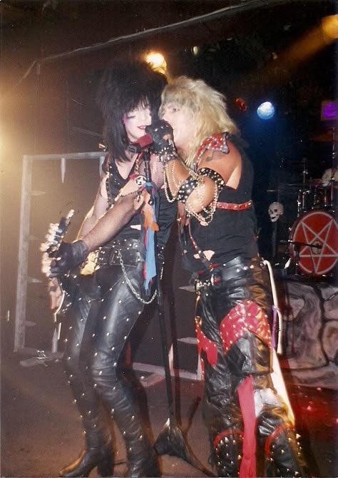 JS DEF LEPPARD FAN FOR LIFE tweet media