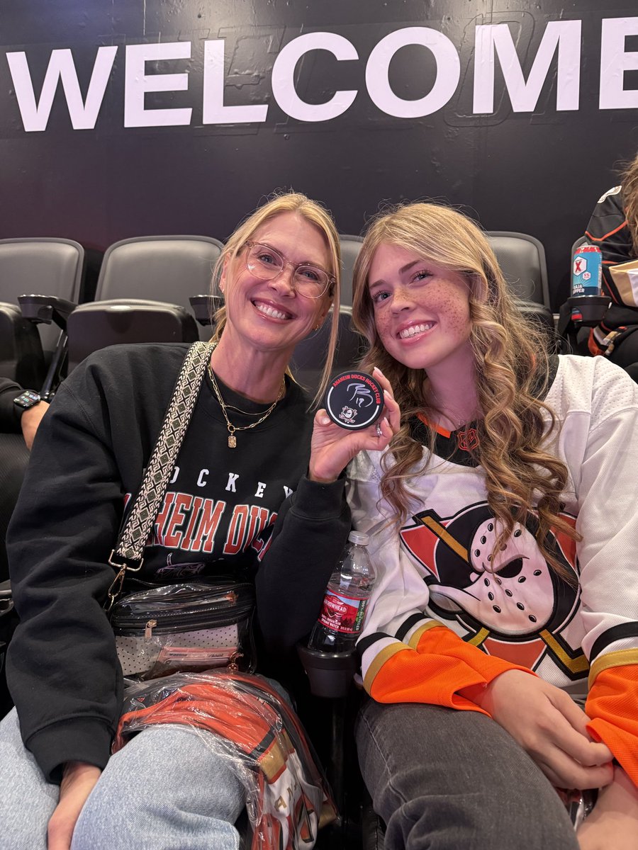 AnaheimDucks's tweet image. We’re making wishes come true tonight!