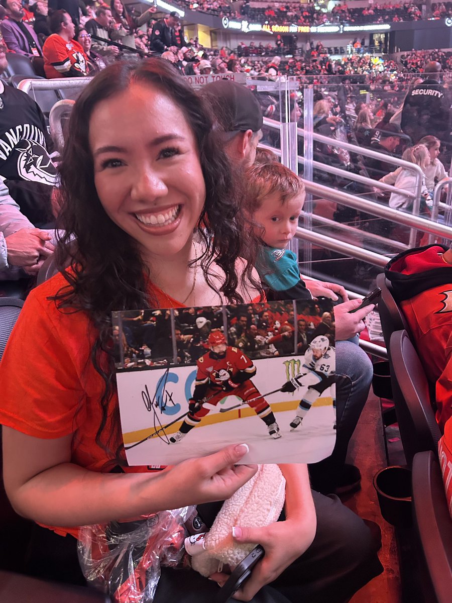 AnaheimDucks's tweet image. We’re making wishes come true tonight!