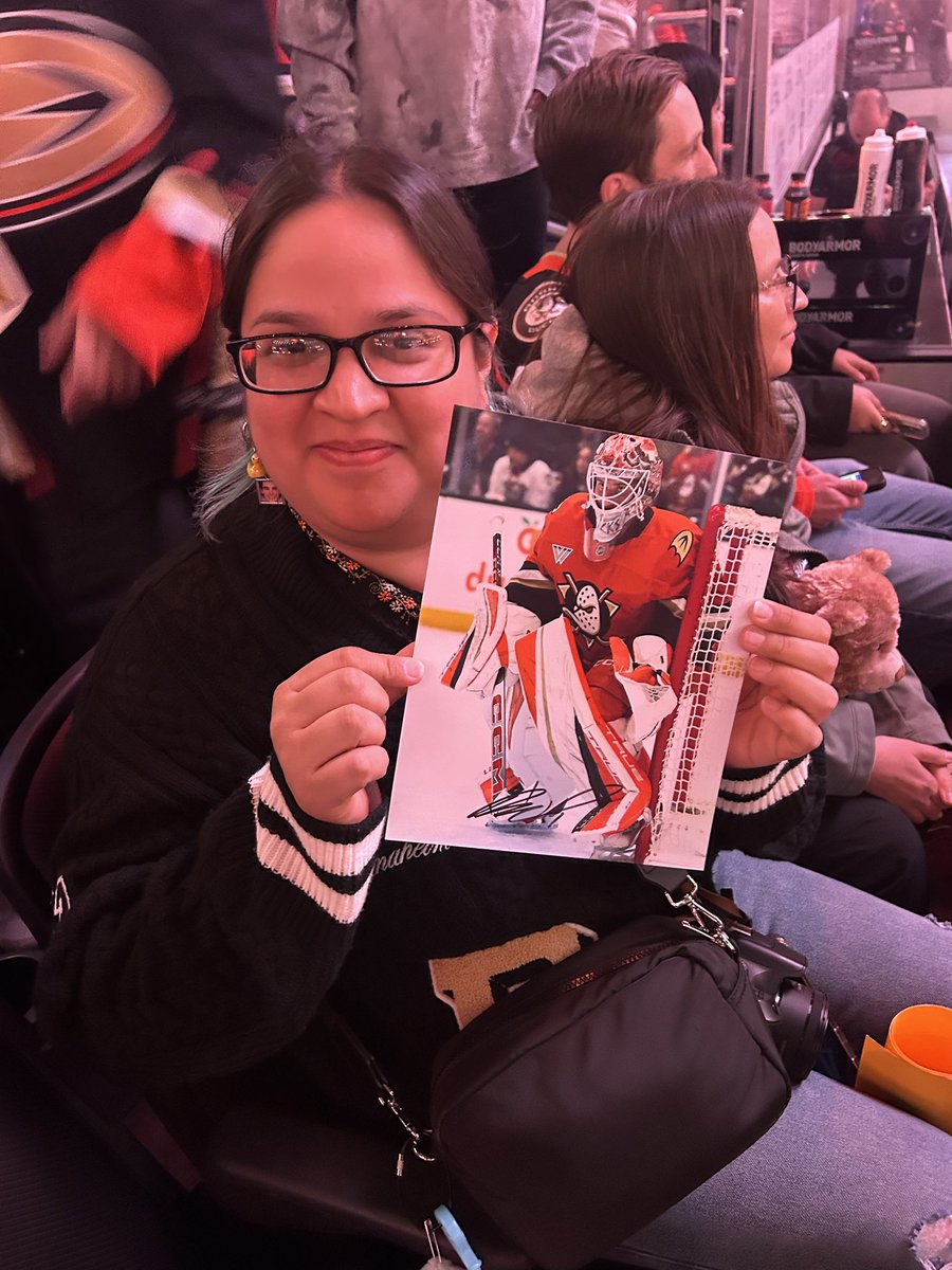 AnaheimDucks's tweet image. We’re making wishes come true tonight!