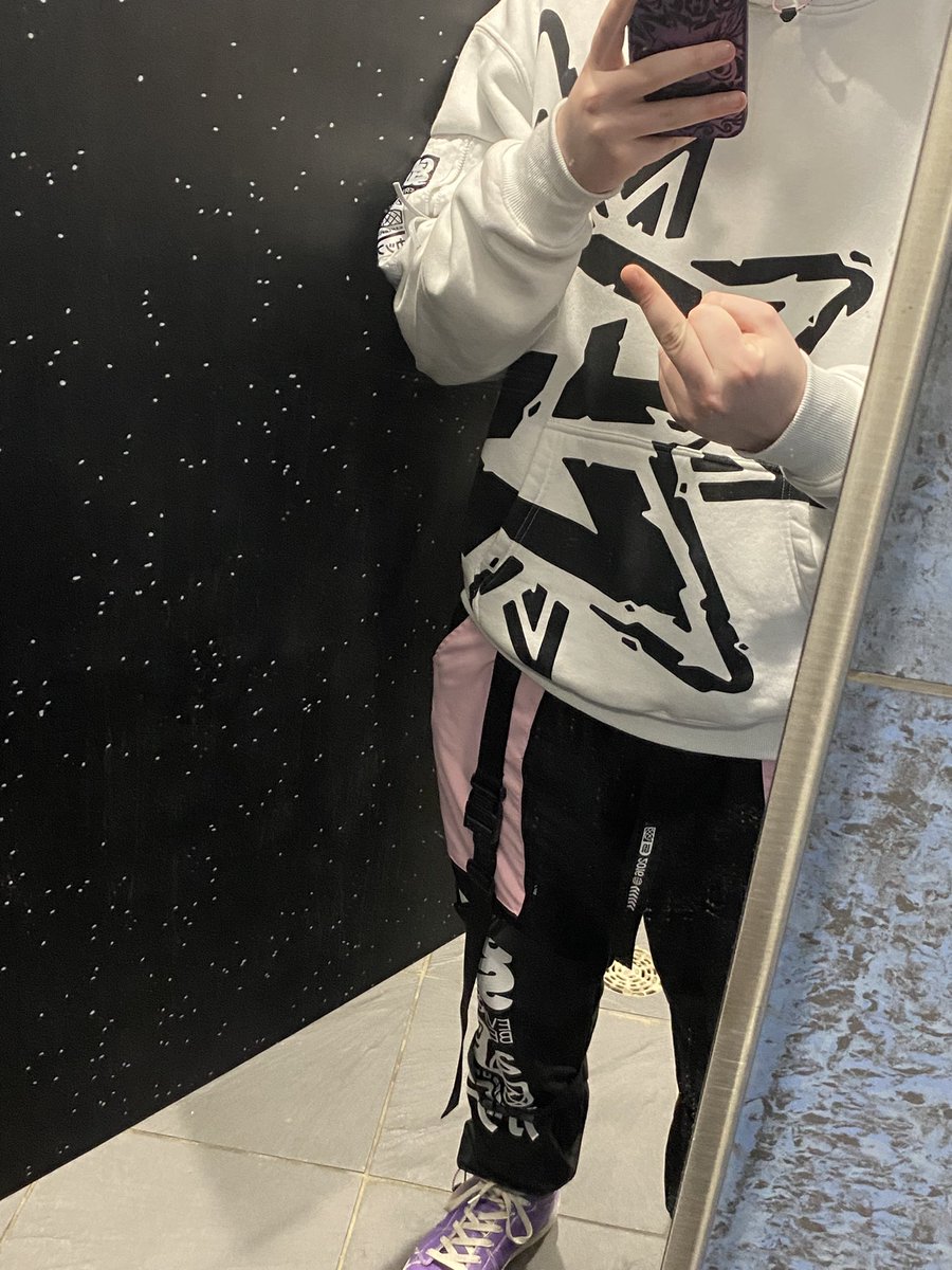 Taluxio99⛓💜 tweet media