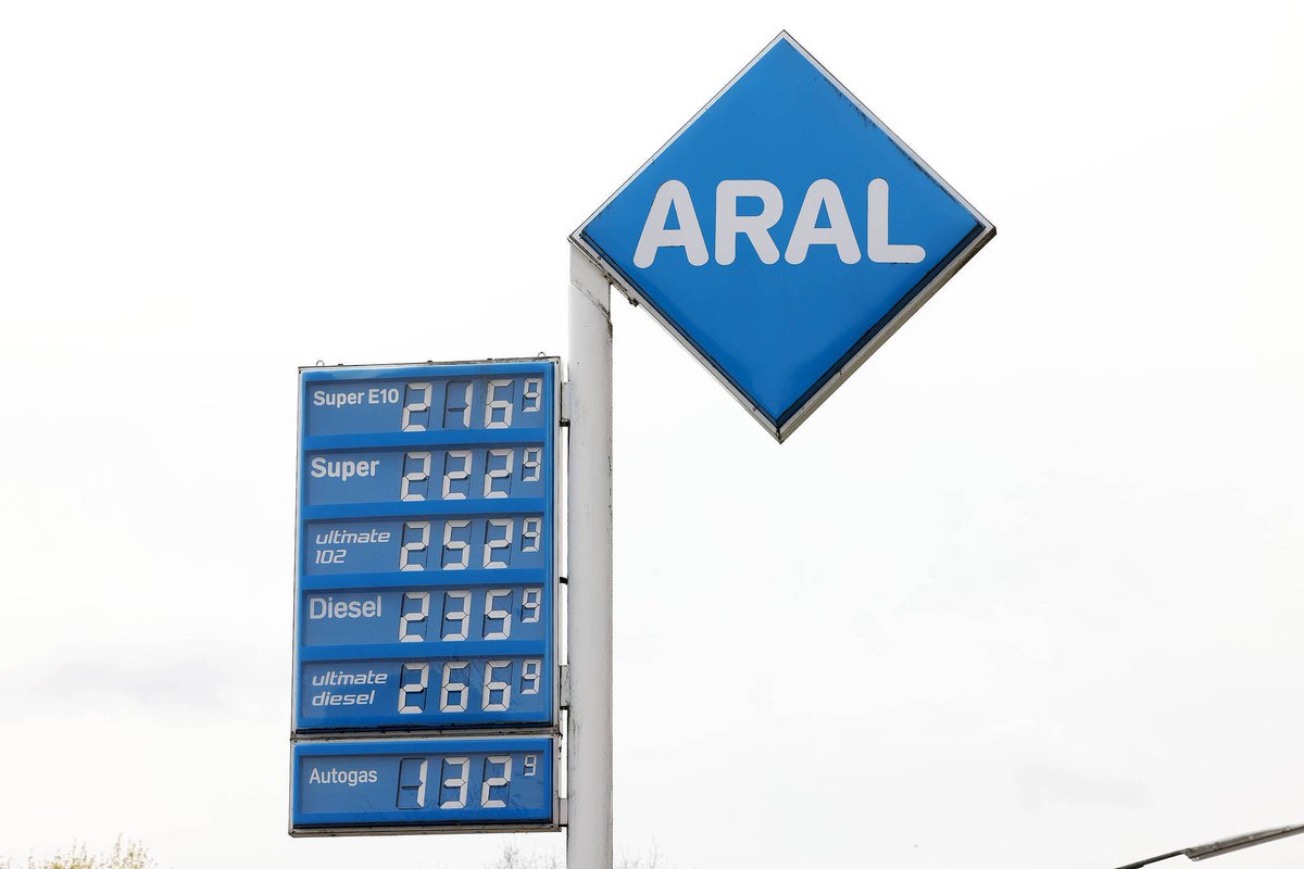 CGTNOfficial's tweet image. #LATEST on Middle East conflict after #US-#Iran talks:

- US forces will begin implementing a blockade of all maritime traffic entering and exiting Iranian ports on April 13 at 10 a.m. Eastern Time, US Central Command stated.

- Any military vessel attempting to approach the