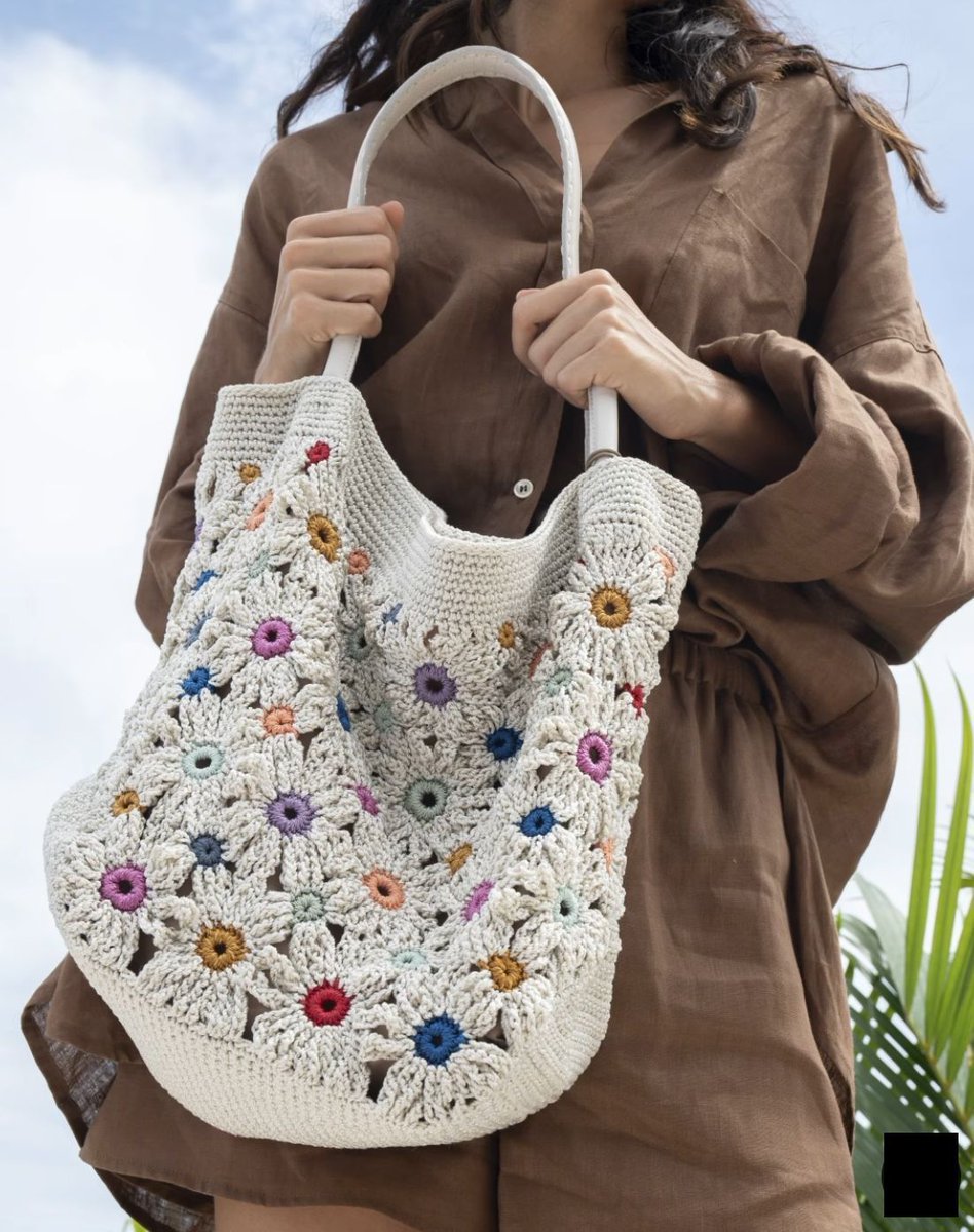 TheReviewWire's tweet image. Mother's Day Gift Ideas: 🌸

35+ years of crochet craftsmanship in one iconic tote. (ad) rstyle.me/+Ub1e5XG-T93k2…

#handbags #crochet