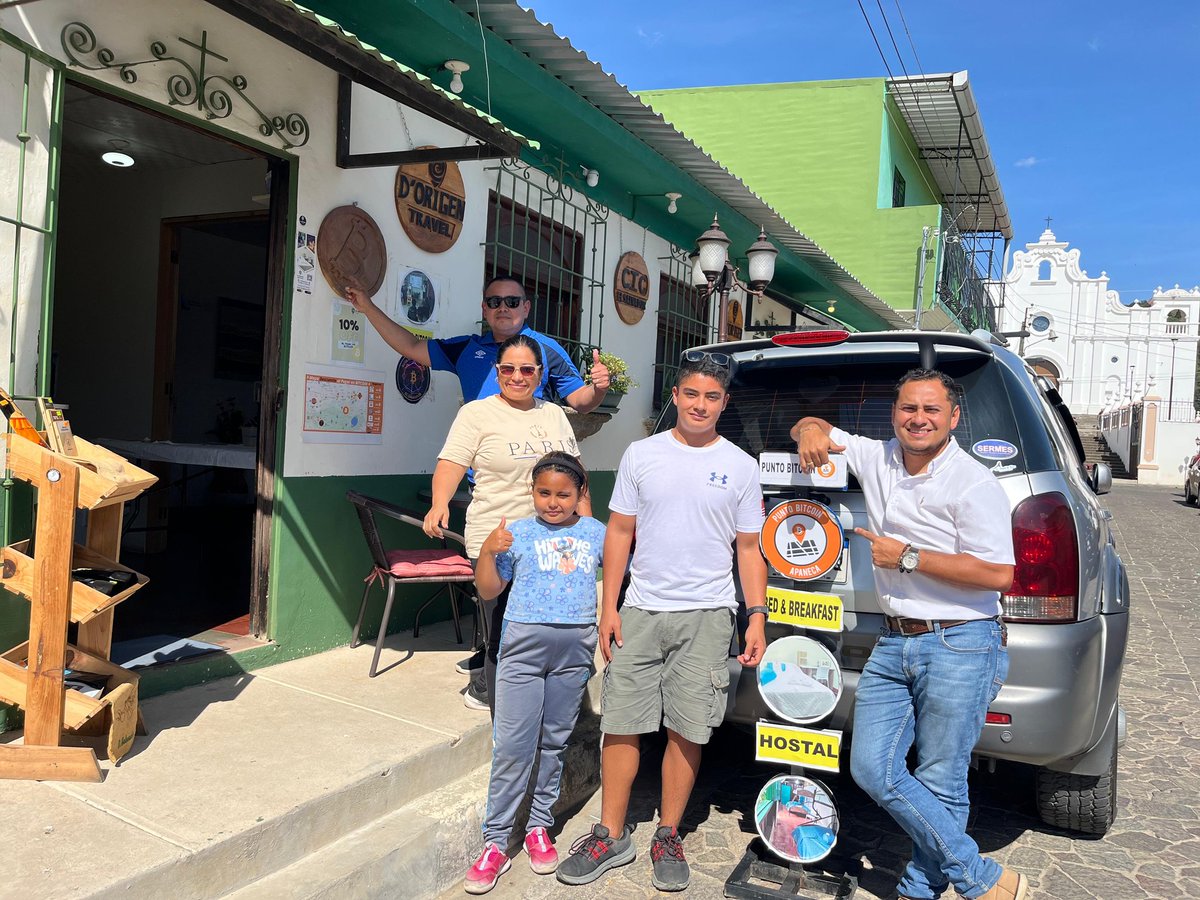 PuntoBitcoinSv's tweet photo. Amig@s Bitcoineros de Chalchuapa en Punto Bitcoin Apaneca #puntobtc #Bitcoin 🇸🇻 https://t.co/iytDQLYMgH