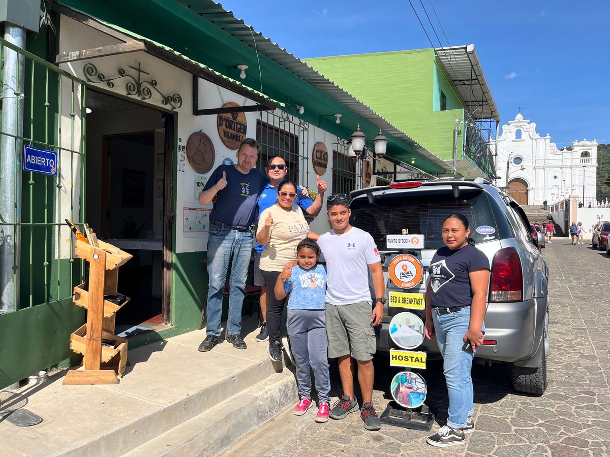 PuntoBitcoinSv's tweet photo. Amig@s Bitcoineros de Chalchuapa en Punto Bitcoin Apaneca #puntobtc #Bitcoin 🇸🇻 https://t.co/iytDQLYMgH