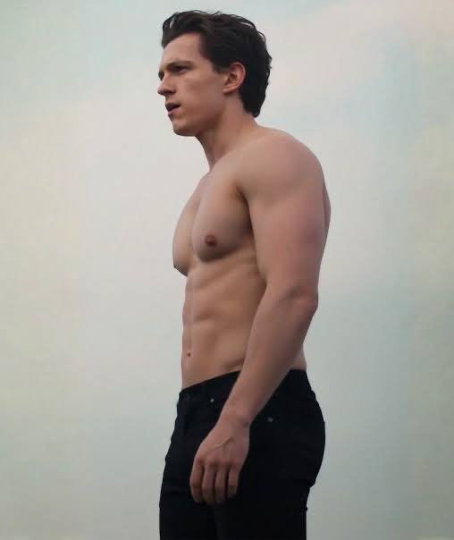 sitepopmais's tweet photo. Tom Holland e seu novo peitoral! Bom dia! https://t.co/PbVGzBJGnA