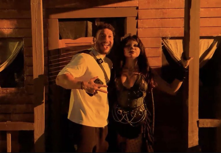 KreasNews's tweet image. Took a couple months but Kreas finally found a goth baddie to take a pic with. We appreciate her service to fulfilling his dream 
#KingKreas #Twitch #Streamer