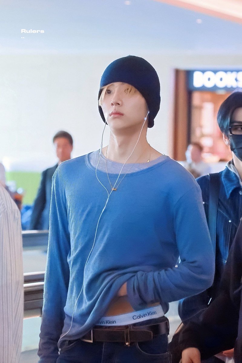 ALD1_fess's tweet image. ald1! lee sangwon kaosan dan kuplukan doang aja auranya tuh mantap bgttt 🥵😭