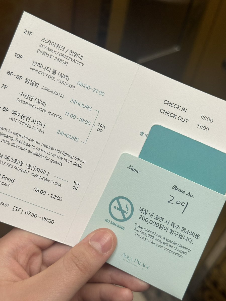 연상애인이 나와바리인 부산에서 
2박 3일동안 오션뷰 꼭대기층으로 호텔 잡아주고
레스토랑도 가보고 인피니티 풀도 처음 가봤다...

제대로 연상미 다 보여준 언니..

#레즈 #e쪽 #레친소