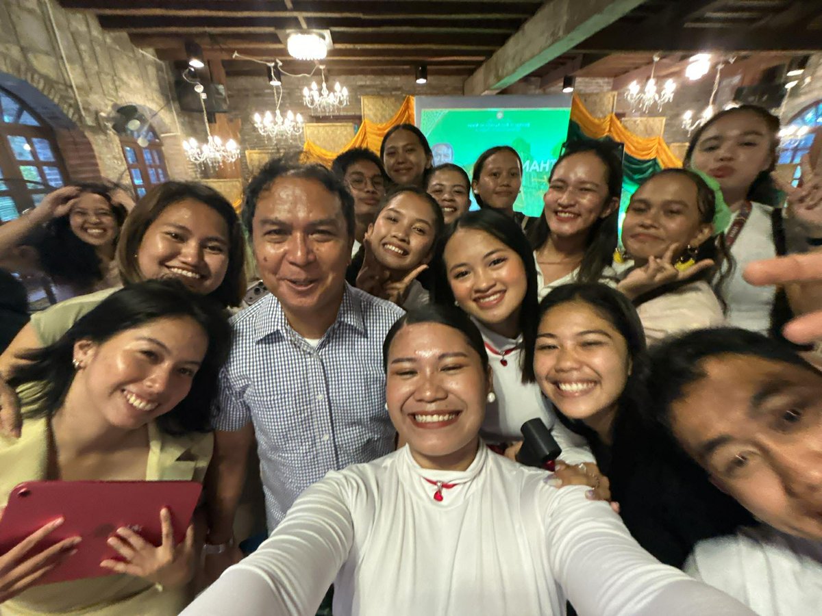 adhara_h07's tweet photo. Fr Bernie’s Thanksgiving Party. ✨ https://t.co/9Gp6VUrD6R