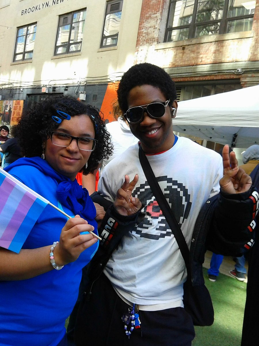 Hyper Katt (look at the sky) tweet media