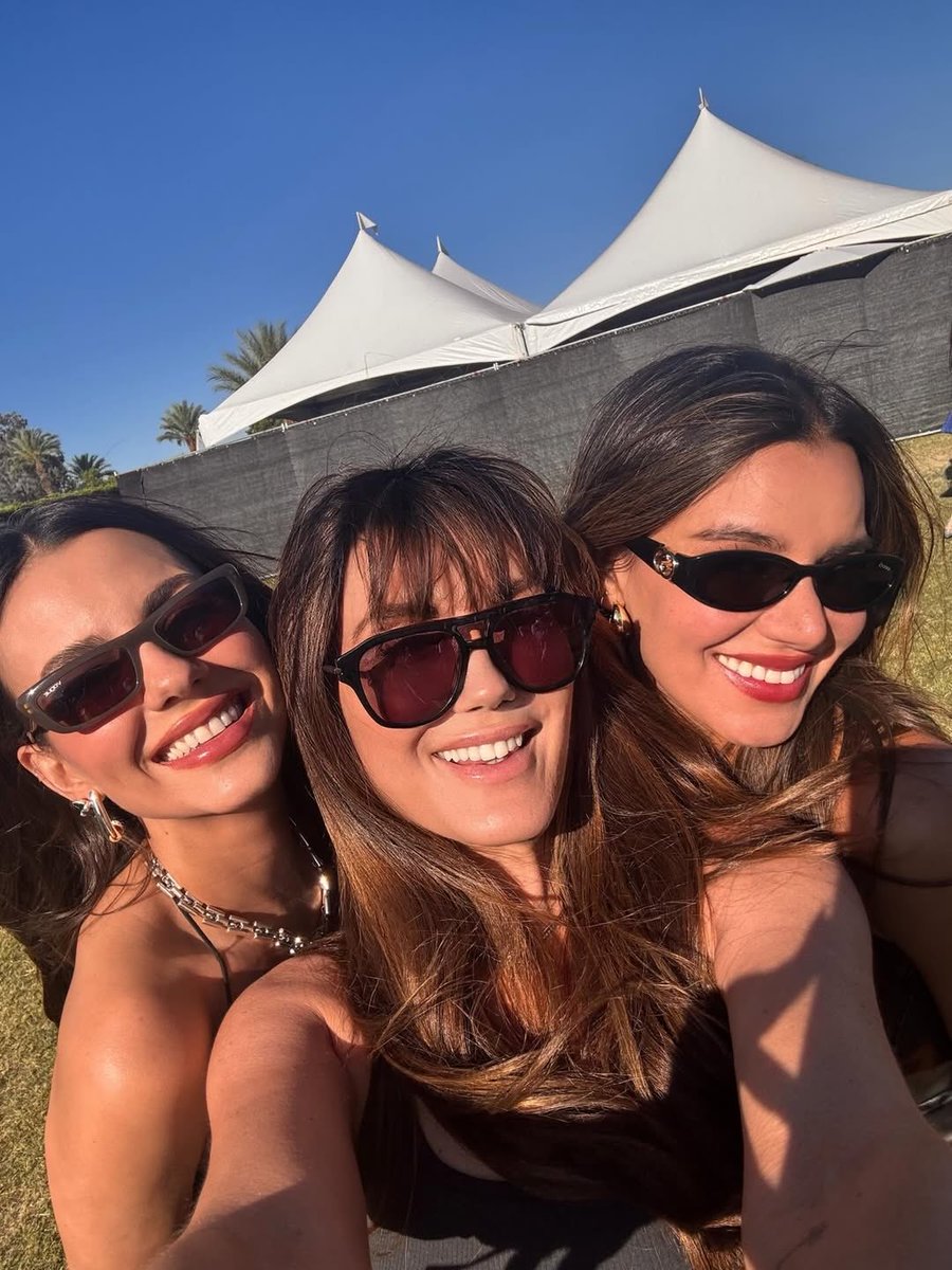 VictoriaCrave 🌗 tweet media