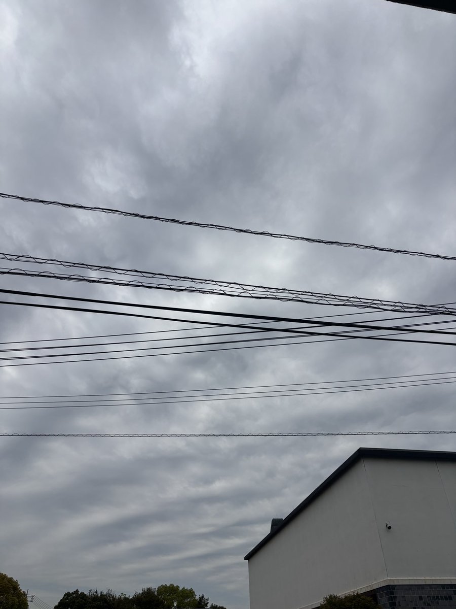 Heartswitch2's tweet image. おはようございます😁
倉敷は☁️
気温も過ごしやすいお天気

今日は事務所のWi-Fiがご機嫌斜め💦
半分のPCは繋がるのに、もう半分は繋がらない💦
急遽LAN中対応❗️

＃企業公式が毎朝地元の天気を言い合う
＃イマソラ
＃WiFi
＃LAN