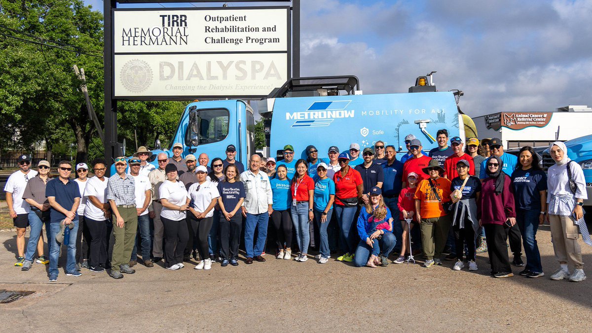 dialoguehtx's tweet photo. Giving Back to Our City!

Volunteers from Dialogue Institute Houston – Social Responsibility Projects proudly participated in Keep Houston Beautiful Day on April 11th!

From 9 AM to 11 AM, our dedicated team came together at Brays Bayou to help clean and preserve the natural beauty of our community.

It was an inspiring morning filled with teamwork, service, and a shared commitment to making Houston a cleaner and greener place for everyone.

A big thank you to all the volunteers, and to @houmayor and @willowwaterhole, for your support and for making a real difference!

#KeepHoustonBeautiful #HizmetCares #CommunityService #DialogueInstituteHouston #HoustonVolunteers #BraysBayou #MakeADifference