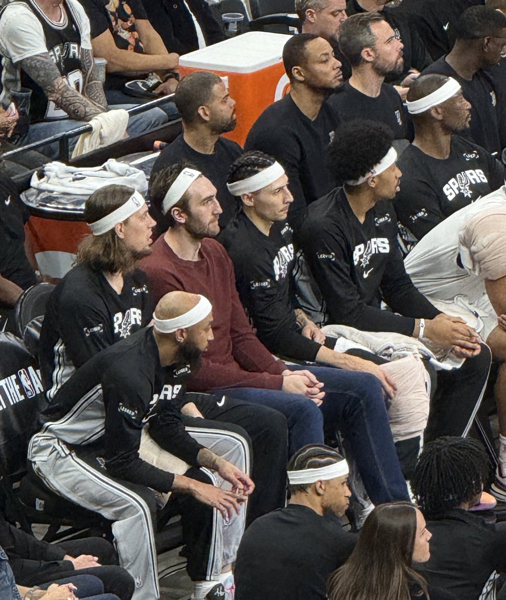 mattgzman's tweet image. #Spurs’ Luke Kornet certainly not missing out on the fun. #PorVida