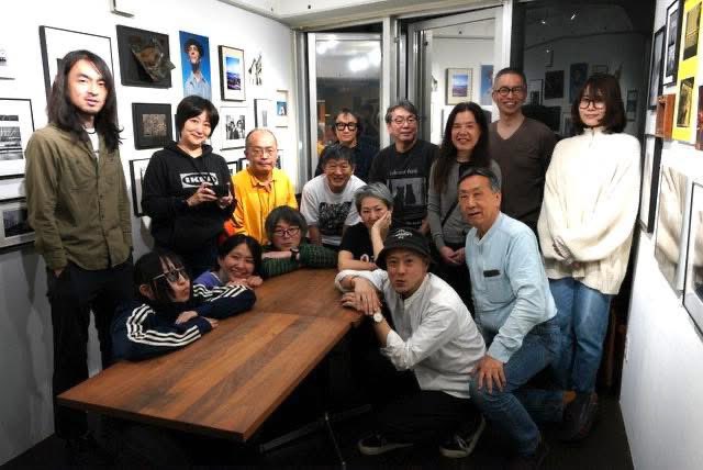昨夜無事設営を終えました。本日より祐天寺Paper Pool 10周年記念展示(前期:39名参加)が始まります。3週間ありますので、お誘い合わせの上、是非お越しください！

私、今週土曜日キッチンに入っておりますよ。リクエストのあったチリビーンズ(挽肉でない牛肉ゴロゴロ)とマッシュポテトがメインです！
