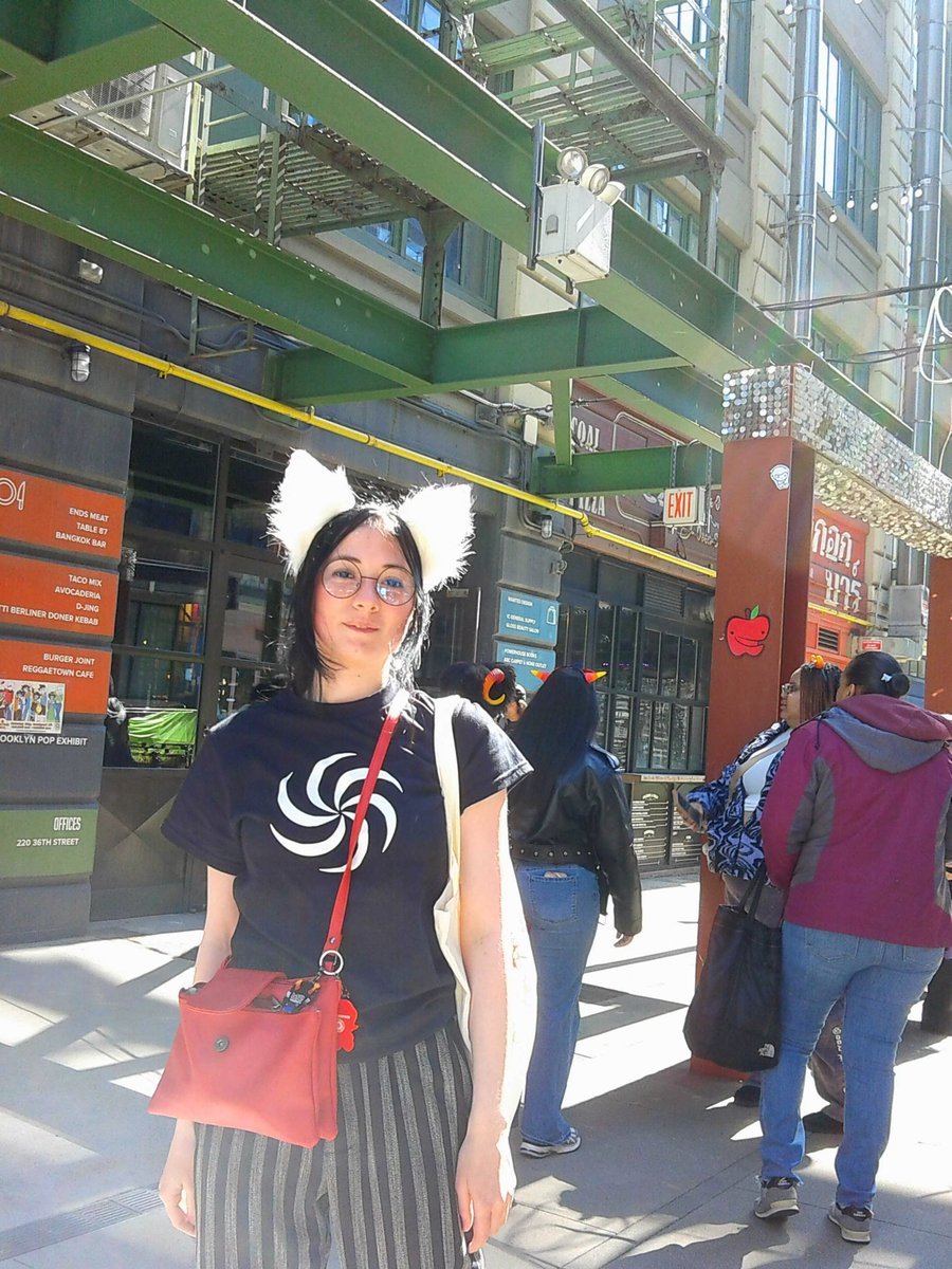 Hyper Katt (look at the sky) tweet media