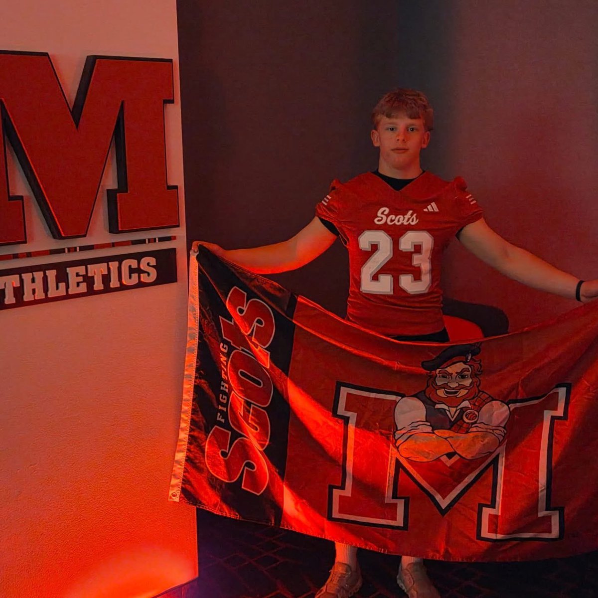 DuPecRivermen's tweet photo. Class of 2027 RB/LB Tyler Tunak spent the day at Monmouth College checking out campus and a spring practice. Good luck in your college search, TT! 

@TylerTunak 
@RollScotsFB 

@NUICAllAccess @NUICFootball @ViewFromWestPod @EDGYTIM @PrepRedzoneIL @PrepRedzoneWI @ScottLeberWTVO https://t.co/1VCWz4vfuh