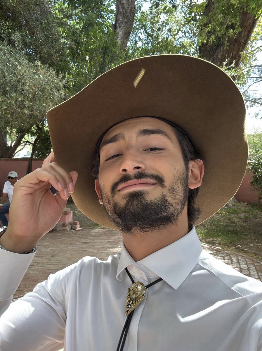 📲| #Emilio Via IG Post @/emilio.marcos

“🐄🙋🏻‍♂️” 

📍: Tuba City, Arizona 
🎵: Hannah Montana: Best of Both Worlds

[260412]
{<a href="/halcon_emilio/">Emilio</a>} #EmilioOsorio #EmilioMarcos