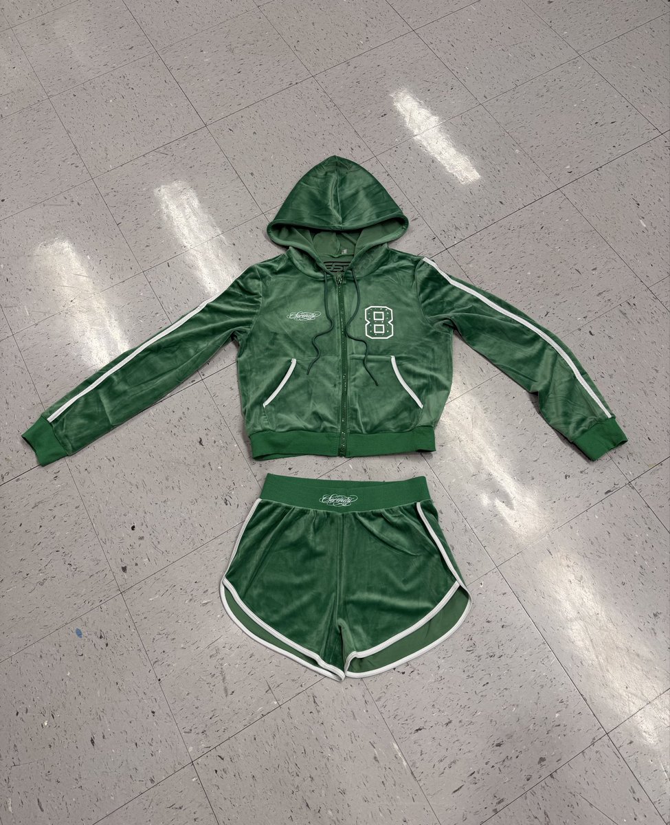 superstar_rah's tweet photo. I need some models for my brand 🙄Someone send me baddies @ssfnewyork : IG 💅🏾💅🏾👀💕💕😍🍀🗽 https://t.co/TIyeTxngCq