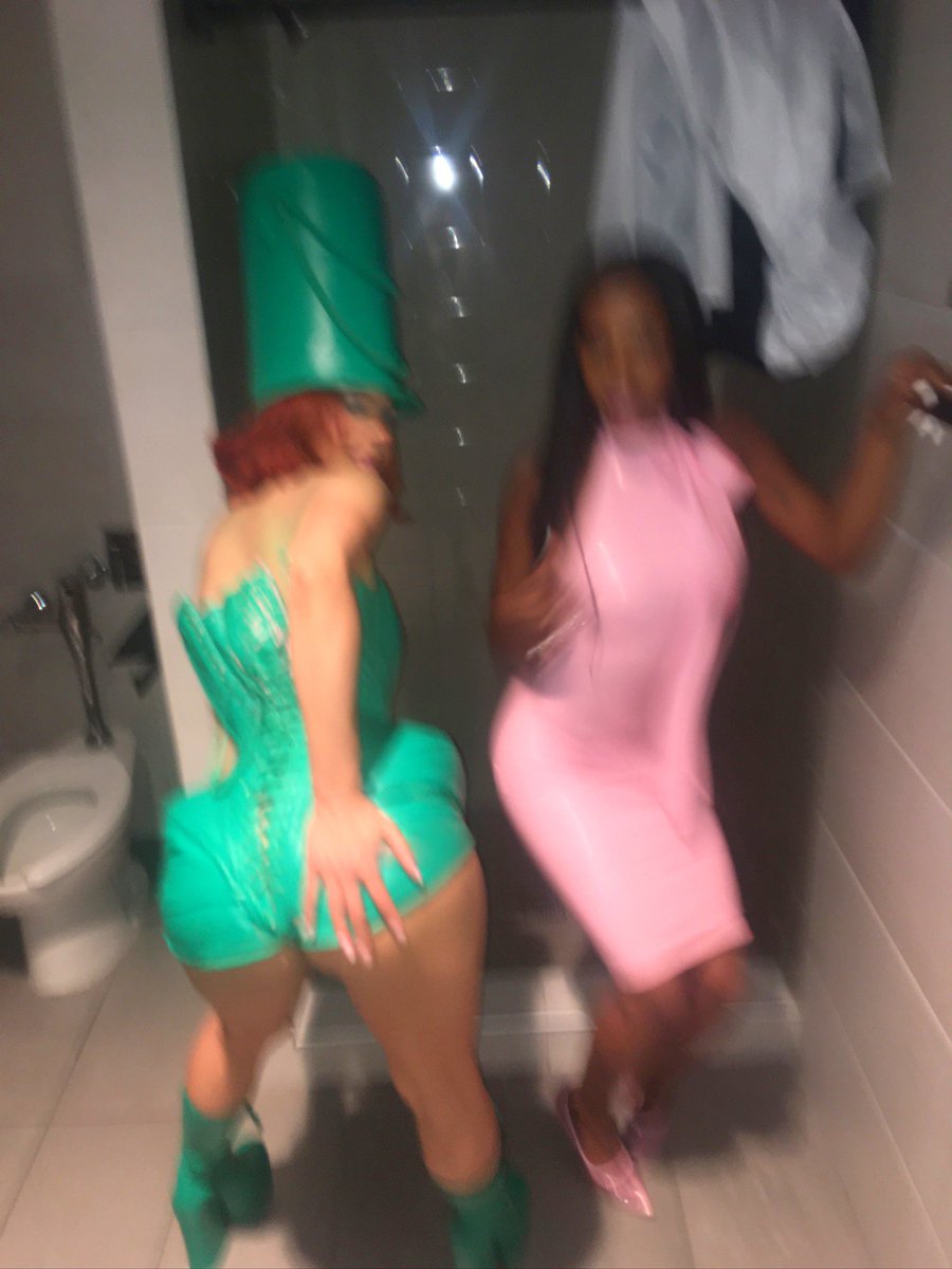 ᴛʜᴇ ᴅᴏʟʟ tweet media