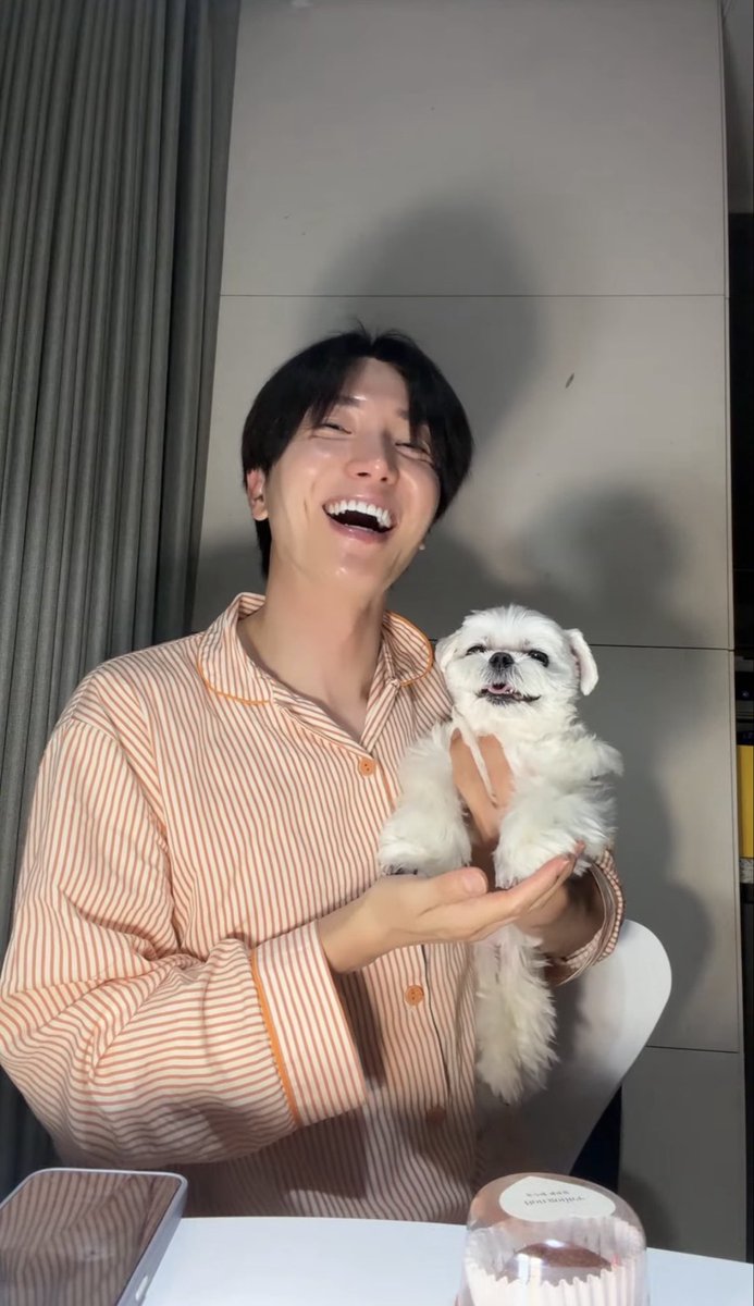 sjsj_007's tweet photo. 見てるこっちが幸せになる☺️🩷🩷
かわいぃぃぃぃぃぃぃｯ!!

#イトゥク
#이특
#leeteuk https://t.co/wSeeIIcVvf