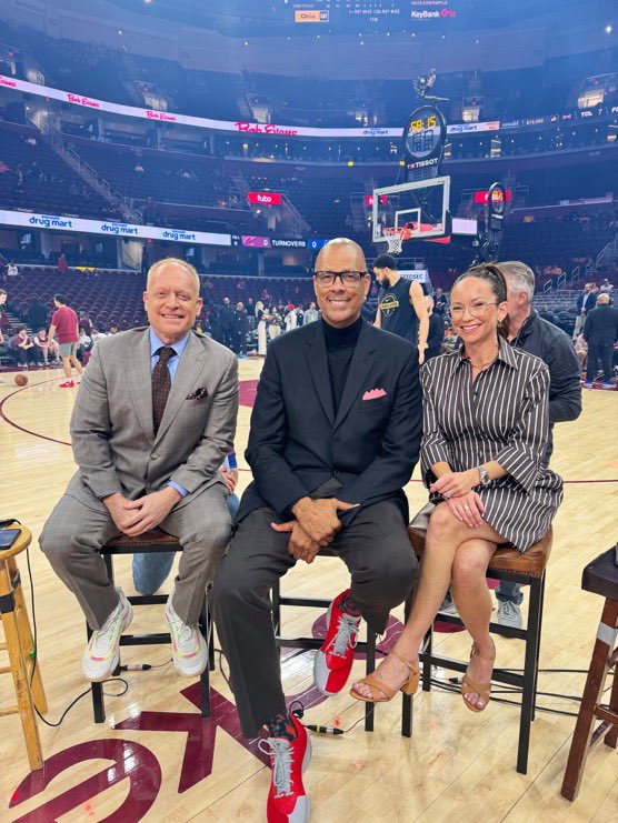 TheCavsJack's tweet image. They won’t be covering the first round this year so sending a major thank you and wealth of love to the #Cavs broadcast crew❤️

@SerenaWinters
@johnmichaelpbp 
@BradDaugherty43 
@cayleighgriffin 
@MrCavalier34

Legends up &amp;amp; down. #LetEmKnow