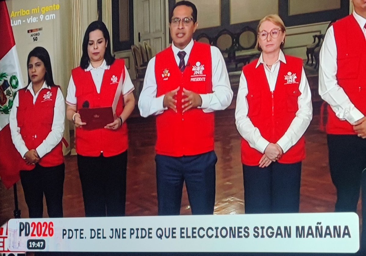 alvarosahr's tweet photo. Oigan esos 63 mil electores que no pudieron votar probablemente son los elegidos para decidir quién pasa a segunda vuelta de los que están en el triple empate 💀💀💀 
TIENEN AL PAÍS EN SUS MANOS https://t.co/ahcRv6gFJI