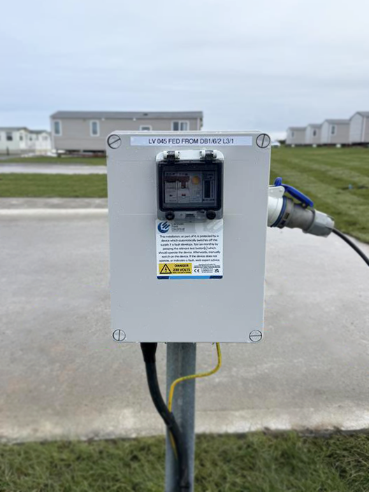 CPESuk's tweet image. A project completed on the Scottish coast 🌊

Manufactured &amp;amp; installed a 160A DU powering 20 one-way hook-ups, fitted with read-only meters. Alongwith site lighting.

From design &amp;amp; manufacture through to installation, we’re proud to support parks with reliable infrastructure⚡