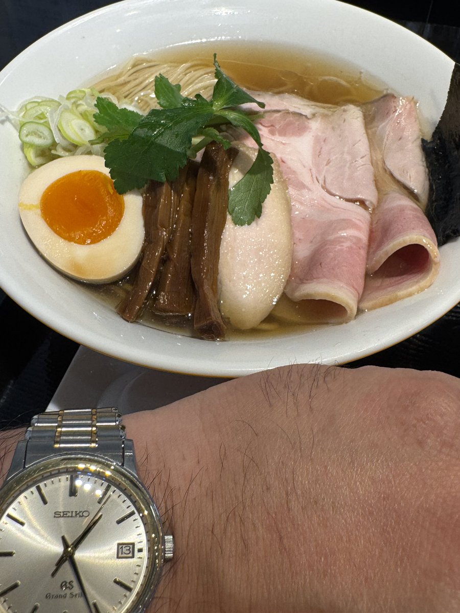 PasspoSoul's tweet photo. Fishmen@北本
一杯目
煮干しそば
アサリとトマトの炊き込みご飯
たまにはレギュラーの淡麗煮干し🍜
このふんだんな具材のってて900円切るとか普通じゃないw
ローストポークはトロ柔わで旨い😋
炊き込みご飯はトマトの爽やかさ感じ旨し😆
続く↓
#Fishmen https://t.co/4cxlXQVflG