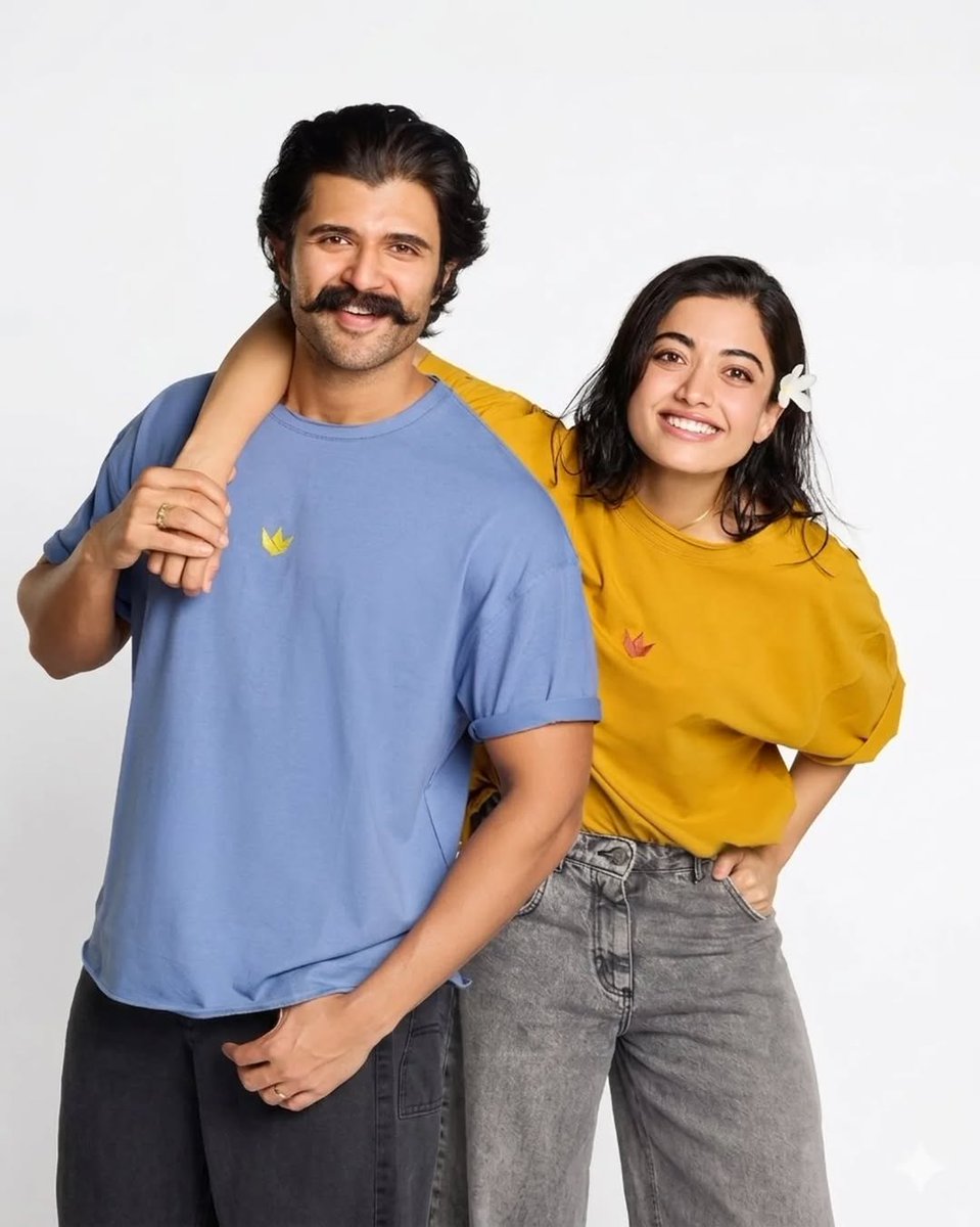 Rashmika_ma's tweet photo. 🔥 #VijayDeverakonda x #RashmikaMandanna in ROWDY WEAR! 😎
RowdyClub series is BACK with swag overload!
Ready to rock that rebel vibe?
Drop your fav look below!
#RowdyWear #RowdyClub #VDRowdy https://t.co/bcJZGtIiRi
