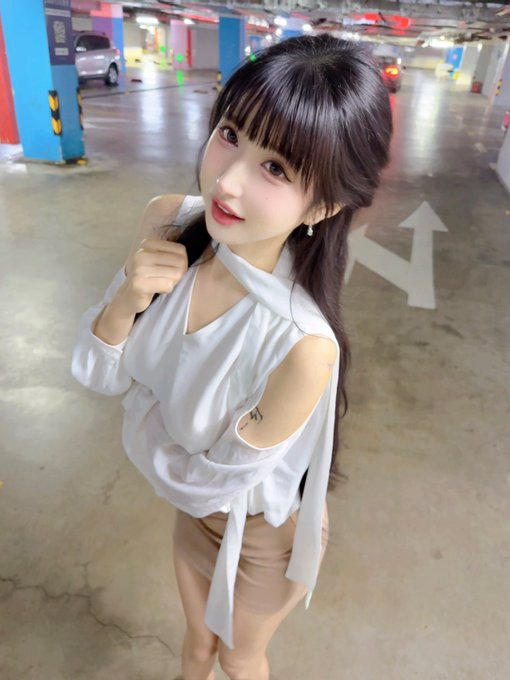 今天下班想去哪玩?
在這停車場當狗爬給女王玩，如何 ? 🥰