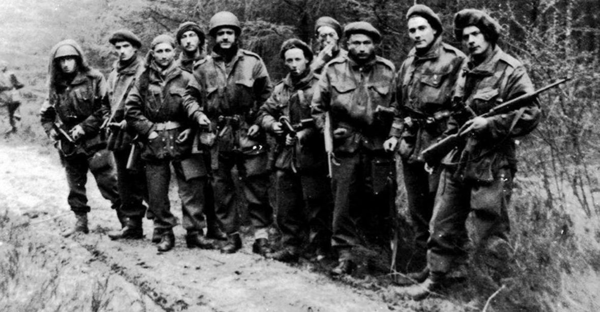 Mpvanderwal's tweet image. Operation Amherst, 700 Free French and British SAS paratroopers are dropped in Drenthe, the Netherlands, to capture intact Dutch canals, bridges and airfields.

The operation supported the Canadian advance towards the city of Groningen. 

#WW2 #WOII #Groningen #WWII