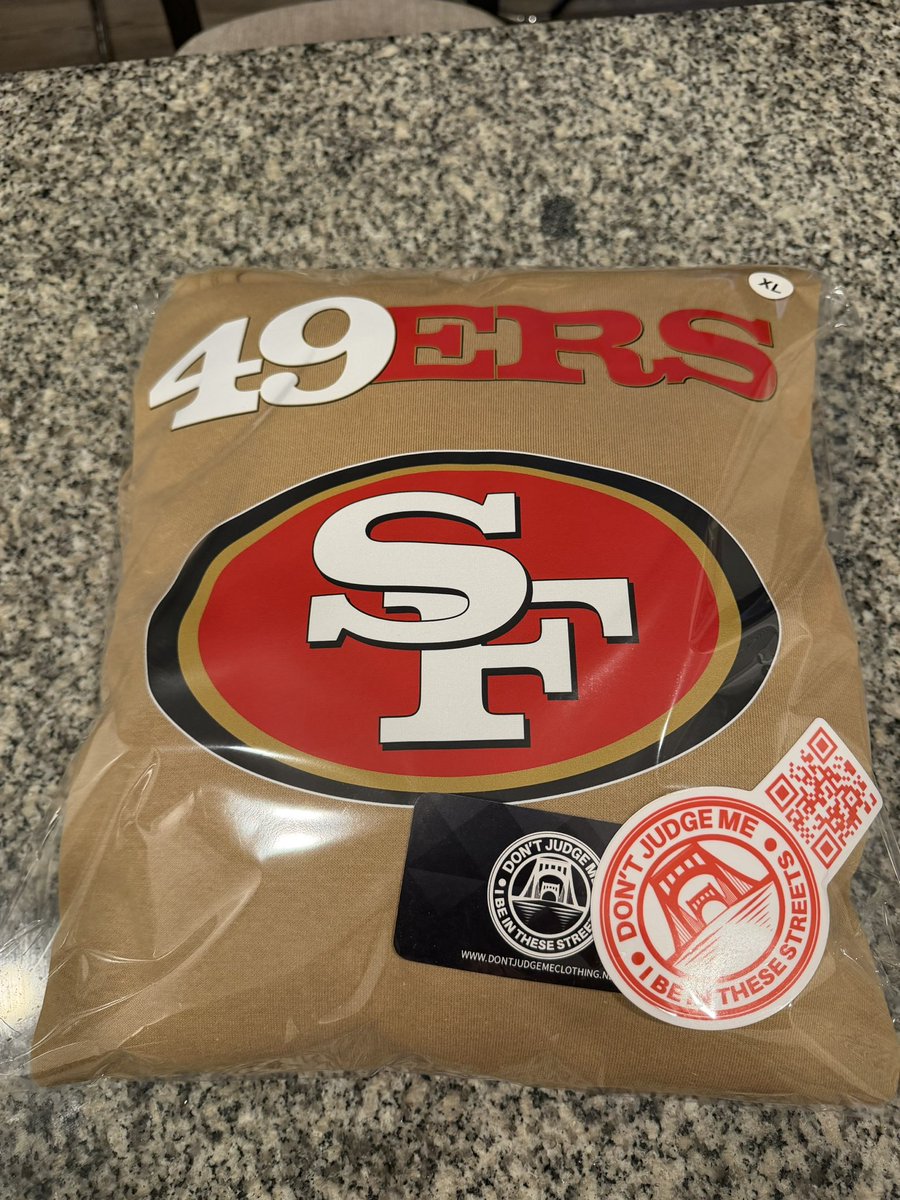 DJMC72's tweet image. Shipping another 49ers set… yeah it’s regular now.

Different teams, same movement. Nationwide 💪🏽

Don’t Judge Me… I Be In These Streets

Stay locked in… May 👀

#DontJudgeMe #Streetwear #SupportSmallBusiness #ShopOnline #Nationwide