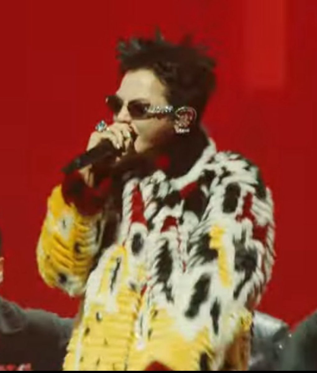 lesjoursdemay's tweet photo. G-Dragon is wearing a look from Chanel’s FW26 collection for BIGBANG’s Coachella debut. https://t.co/KkEdm3mSkj