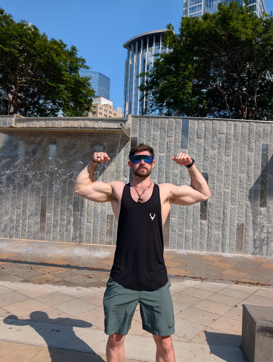 Daddylorian tweet media