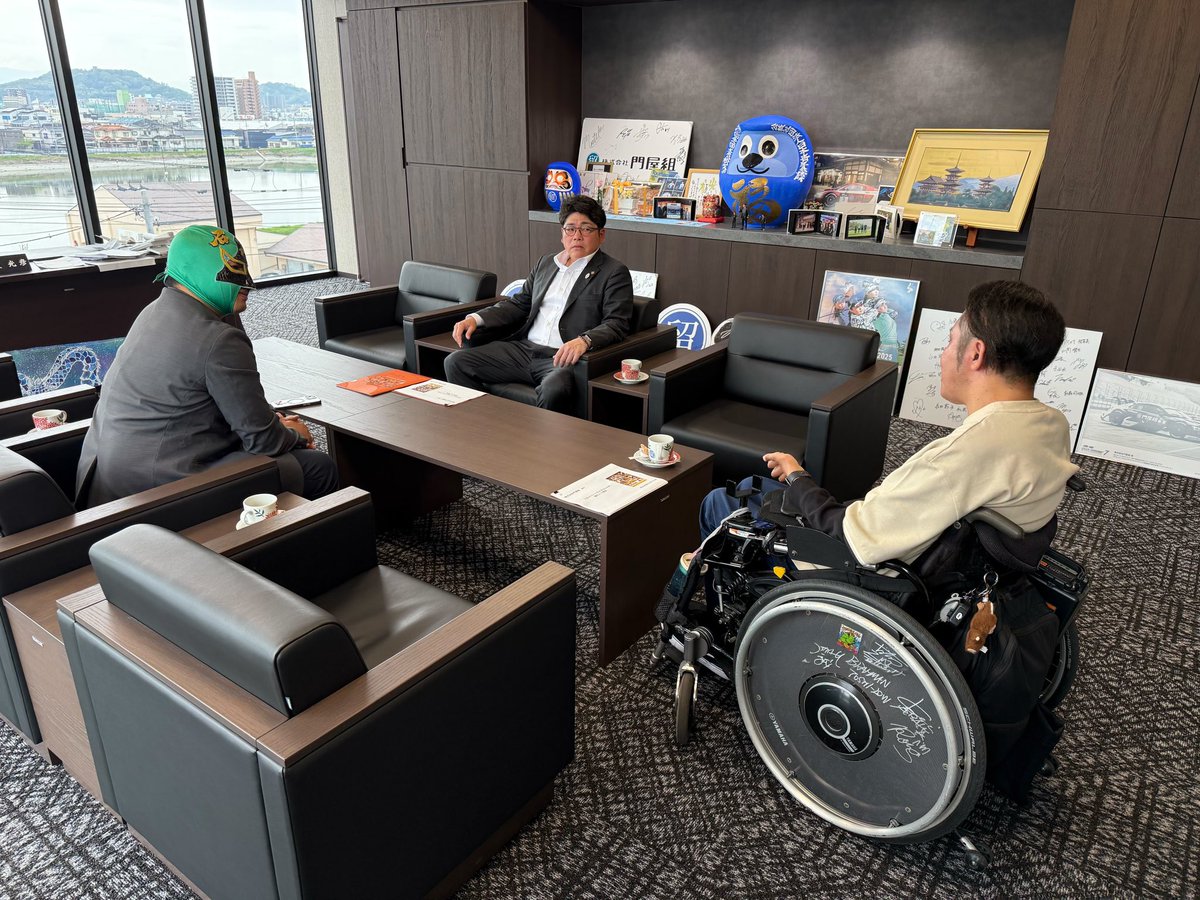 ishizuchsantaro's tweet photo. #ユニバーサルプロレス に協賛ををくださった #株式会社門屋組 門屋社長へ、
#CIL星空 井谷代表と御礼のご挨拶へ。

より良いものにできるよう、たくさんのご意見もいただにました🔥

来年開催も頑張ります‼️
ありがとうございます⛰️ https://t.co/634oefoHfQ