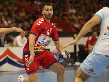 Hen_Livgot's tweet image. 🚨 🇷🇸 Uros Kojadinovic is the top candidate to replace Kiko Costa at 🇵🇹 Sporting. Kojadinovic had an incredible EHF EURO 2026 performances and now he is part of the 🇫🇷 French club, Fenix Toulouse.
Sporting prepare for life after Costa.

© @livgot - Hen Livgot
#Handball