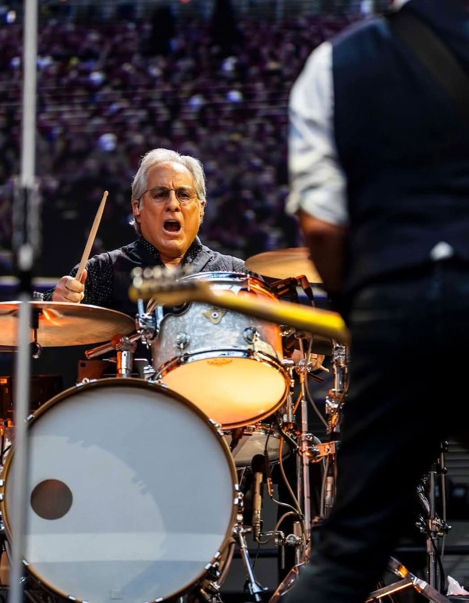 VLafora's tweet image. Bon dia. Good morning. Buenos días. Happy Birthday #Mightymax 
@EStreetMax #TheDrummer 
#BS &amp;amp; #ESB
"Badlands" Live Barcelona 2002
youtu.be/f3cecpC75vw?si…
@barcelona @BDoltri @PaulApp0505 @ToonTravels @tommymcc321 @Paulhaider74 @NJMusicFun2 @clock1258 @TucciKaren @NanaTeacher22