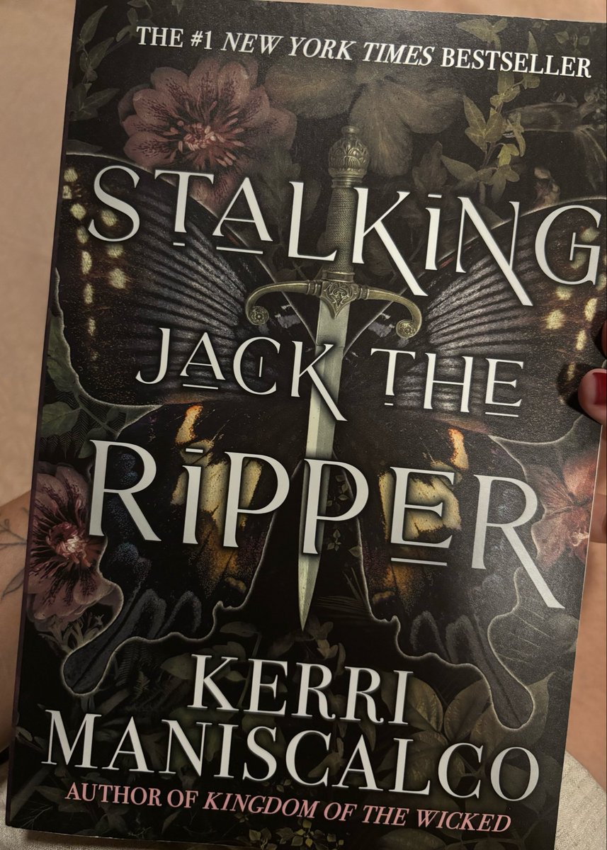 sylvainne_'s tweet photo. The book.. https://t.co/LDEuKcjAOG