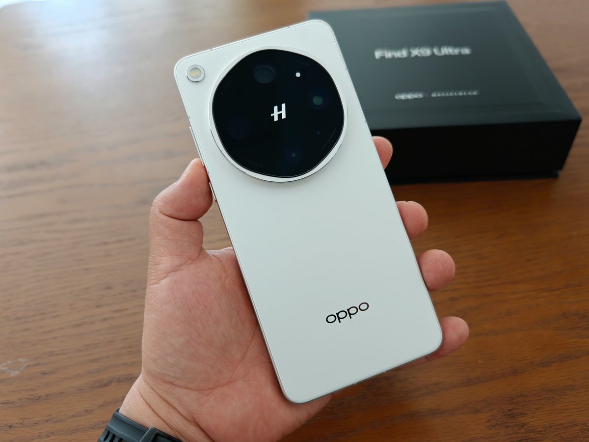 TECHINFOSOCIALS's tweet image. Oppo Find X9 Ultra 

Polar Glacier White 🤍 

Such a stunning &amp;amp; Beautiful Color indeed. Really would have liked it to see Globally.