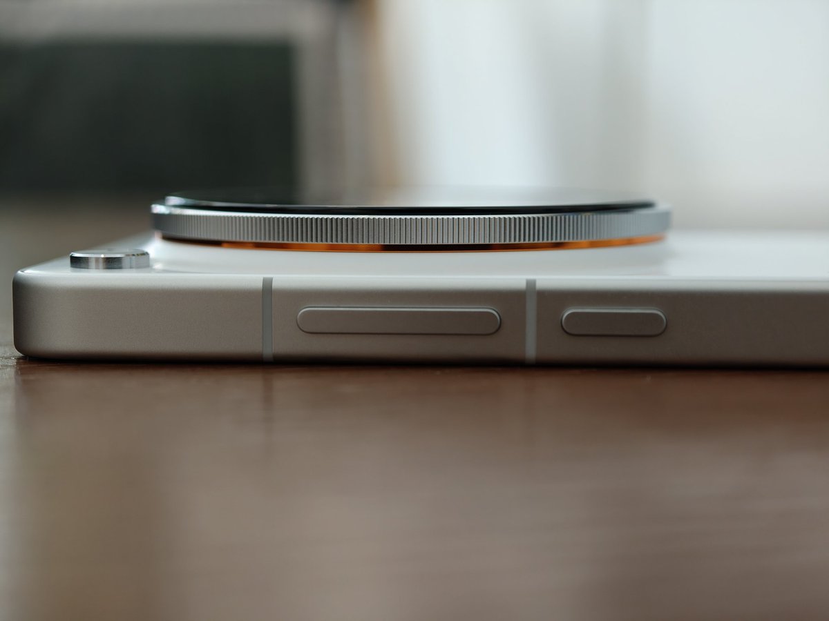 TECHINFOSOCIALS's tweet image. Oppo Find X9 Ultra 

Polar Glacier White 🤍 

Such a stunning &amp;amp; Beautiful Color indeed. Really would have liked it to see Globally.