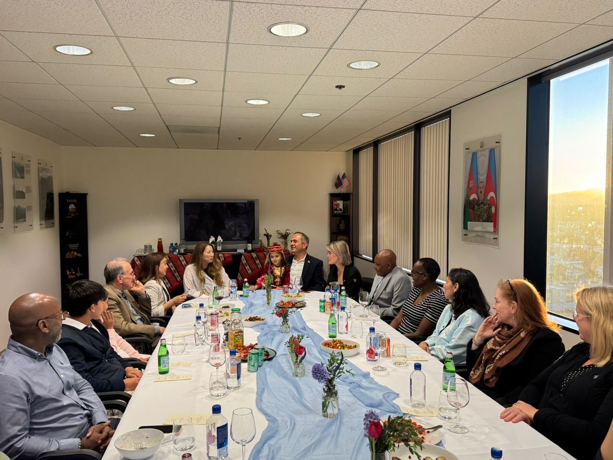 VugarGurban's tweet photo. Happy to host a group of distinguished education leaders and professors attending the AERA Annual Meeting. Thank you for the visit, friendship, and engaging discussion! #Azerbaijan #UnitedStates https://t.co/GMlAItOW6g