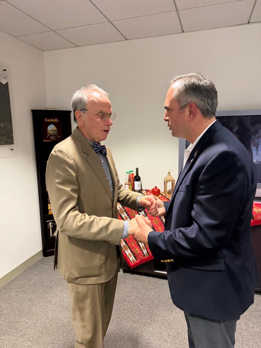 VugarGurban's tweet photo. Happy to host a group of distinguished education leaders and professors attending the AERA Annual Meeting. Thank you for the visit, friendship, and engaging discussion! #Azerbaijan #UnitedStates https://t.co/GMlAItOW6g