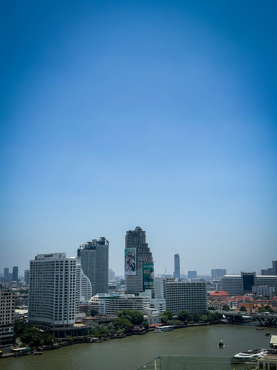 วันสงกรานต์ถ้าวันนี้ใครไปเที่ยวไม่ต้องห่วงนะครับ
ส่วนผมยังทำงานแทนทุกคนอยู่
I love my job ฉึก ฉึก